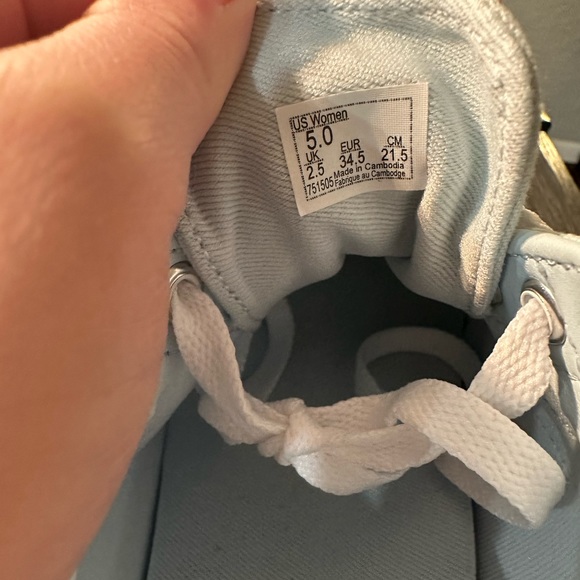 Vans Women's Ward Low Top Sneaker - Picture 7 of 8